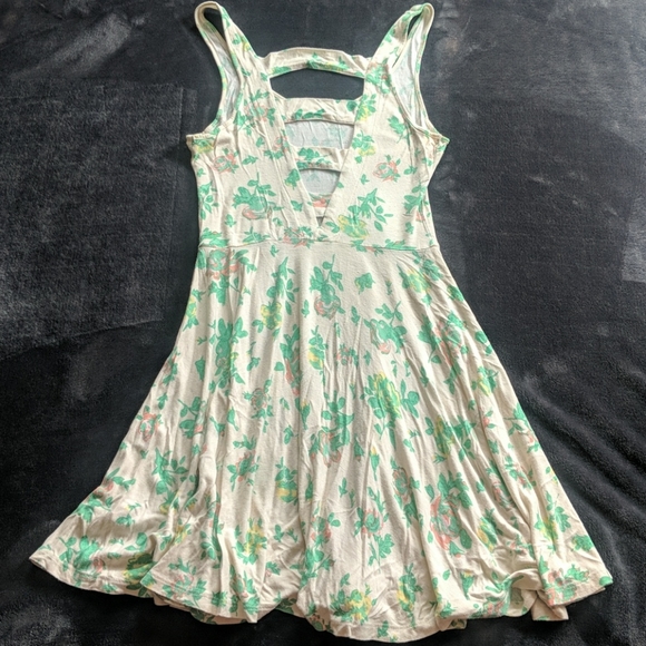 Floral Summer Back Cut-Out Dress - Picture 4 of 7